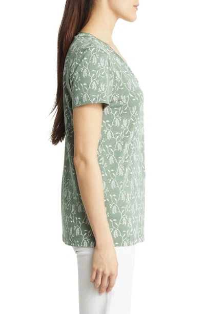 Caslon Short Sleeve V-neck T-shirt In Green Dune- Ivory Vines