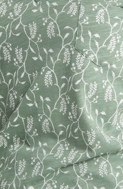 Caslon Short Sleeve V-neck T-shirt In Green Dune- Ivory Vines