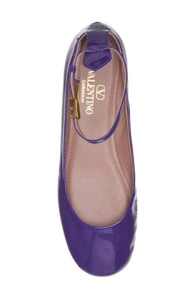 Shop Valentino Garavani Tan-go Patent Ballerina Flat In Electric Violet