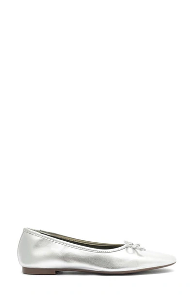 Schutz Arissa Metallic Leather Flat In Prata