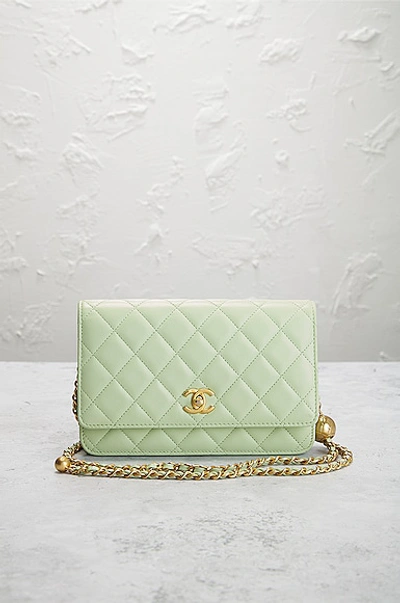 Pre-owned Pearl Crush Lambskin Wallet On Chain In Green