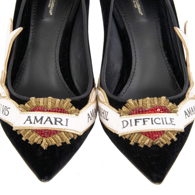 Pre-owned Dolce & Gabbana Samt Medium Heel Pumps Lori Sacred Heart Stickerei Schwarz 09040