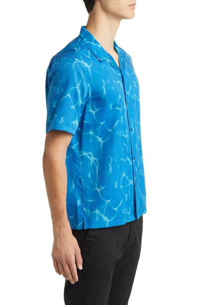Shop Theory Irving Ripple Short Sleeve Button-up Camp Shirt In Sail Blue Multi