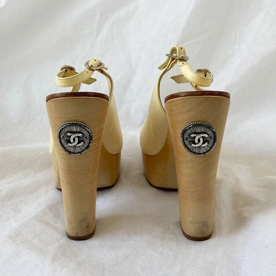 Pre-owned Chanel Cream Leather Wooden Mules In Beige