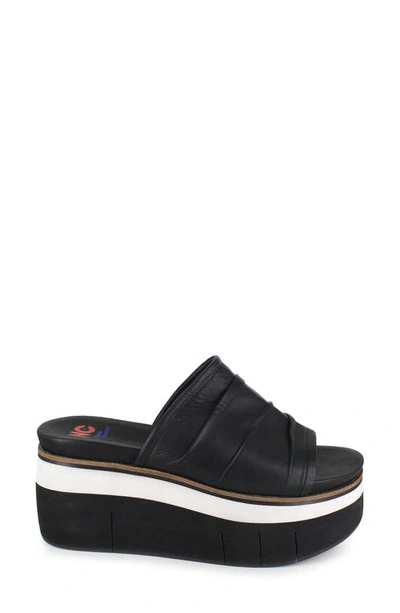 National Comfort Scrunched Platform Slide Sandal In Black Leather