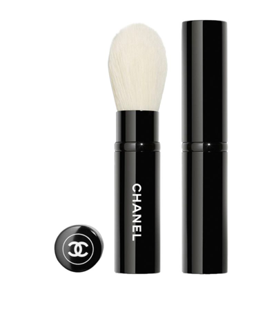 Shop Chanel Retractable Highlighter Brush In Multi