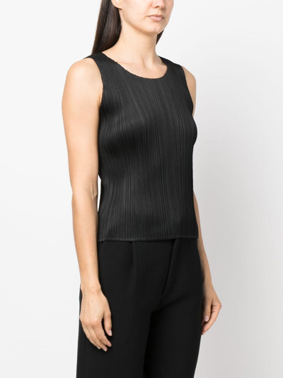 Issey Miyake Sleeveless Pleated Top In Schwarz