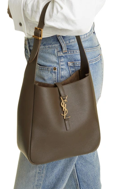 Saint Laurent Small Le 5 À 7 Leather Hobo In Light Musk