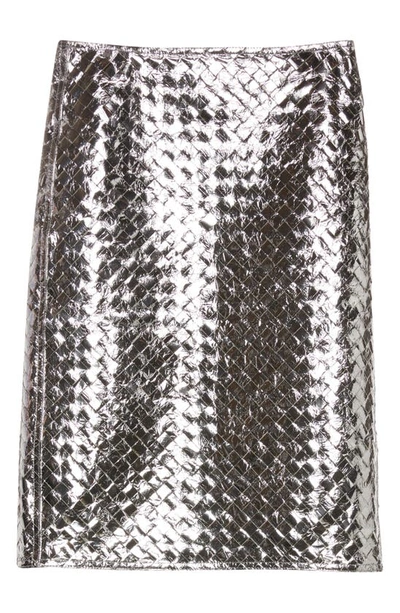 Shop Bottega Veneta Metallic Intrecciato Lambskin Leather Skirt In 8101 Silver