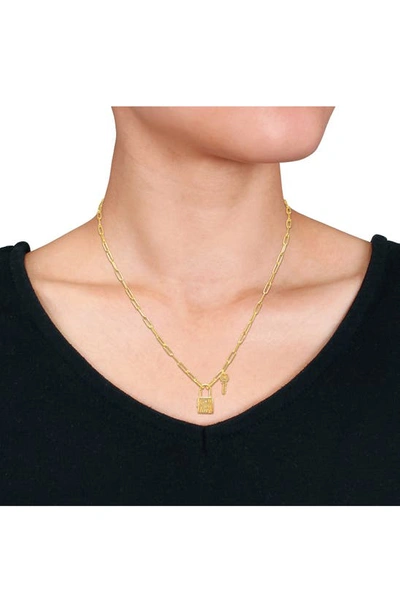 Delmar Lock & Key Paperclip Link Necklace In Gold