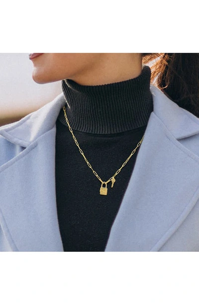 Delmar Lock & Key Paperclip Link Necklace In Gold
