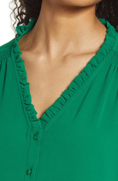 Cece Ruffle V-neck Blouse In Green