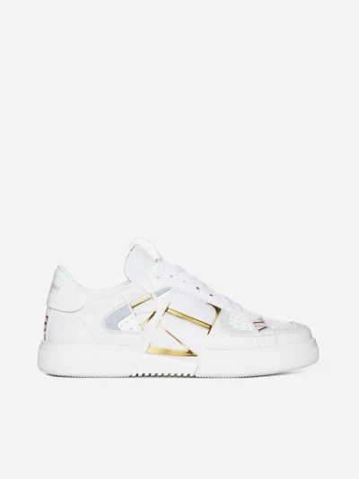 Shop Valentino Vl7n Leather Sneakers In White,gold