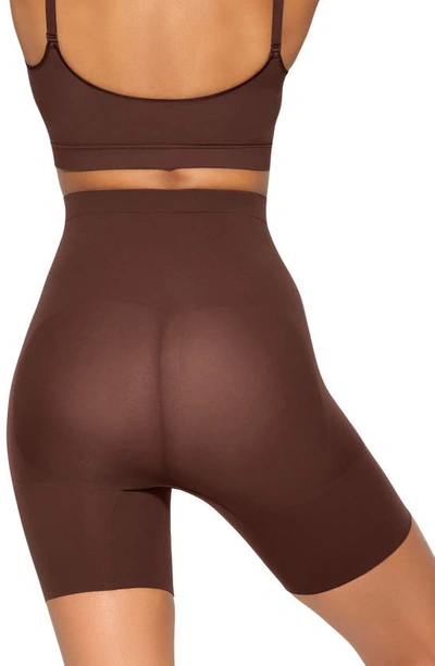 Skims High-waist Shine Shorts In Cocoa