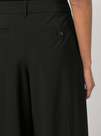 Shop Theory Pleat-detail Wide-leg Trousers In Schwarz