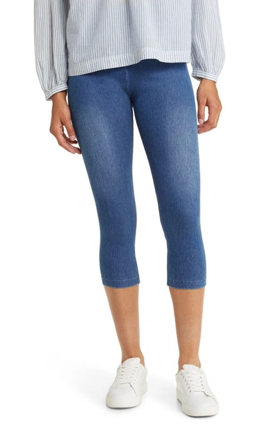 Lyssé Stretch Denim Capri Pants In Midwash