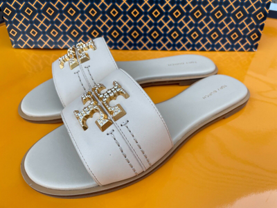 Pre-owned Tory Burch Everly Slide Sandals Calf Leather Crystal Logo Dulce De Leche In White