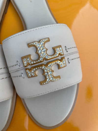 Pre-owned Tory Burch Everly Slide Sandals Calf Leather Crystal Logo Dulce De Leche In White