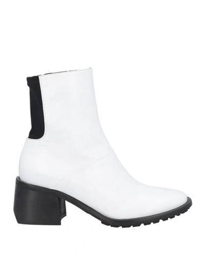 Shop Malloni Woman Ankle Boots White Size 5 Soft Leather