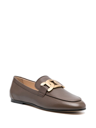 Shop Tod's Chain-strap Loafers In Brown