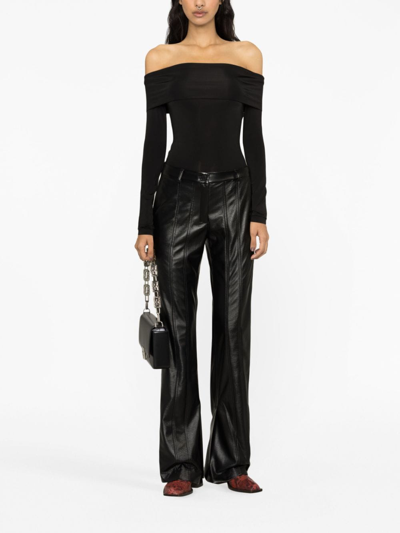 Materiel Off-shoulder Long-sleeve Bodysuit In Schwarz