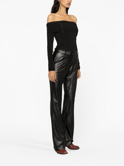Materiel Off-shoulder Long-sleeve Bodysuit In Schwarz