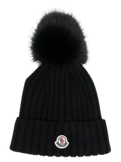 Moncler Logo-appliqué Ribbed-knit Beanie In Black