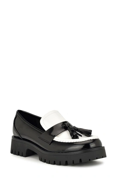 Nine West Garry Platform Tassel Loafer In Black/ White