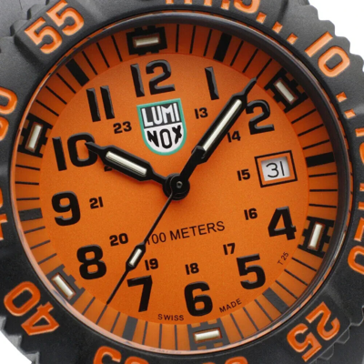 Pre-owned Luminox Sea Lion X2.2059.1 Carbonox Men's 100m Black /orange 44mm Watch