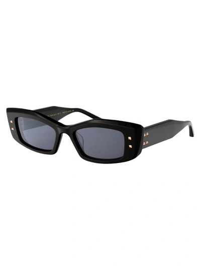 Valentino Cat's Eye Frame Sunglasses In 109a Blk - Gld