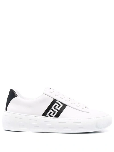 Shop Versace Sneakers In Bianco/ne