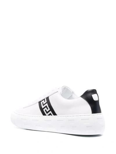 Shop Versace Sneakers In Bianco/ne