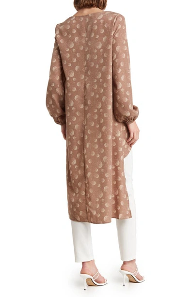 Patrizia Luca Geo Print Long Sleeve High-low Blouse In Taupe