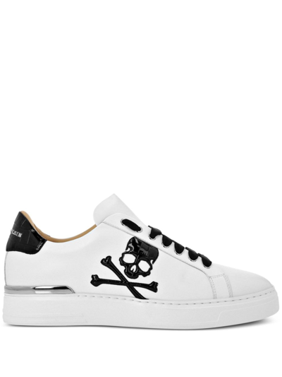 Shop Philipp Plein Skull&bones Low-top Sneakers In Weiss