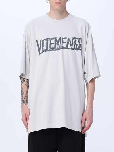 Shop Vetements T-shirt  Men Color Grey