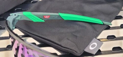 Pre-owned Oakley Encoder Strike 9235-0439 Sunglasses Gamma Green W/ Prizm Jade Vented