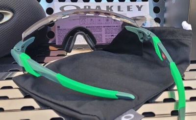 Pre-owned Oakley Encoder Strike 9235-0439 Sunglasses Gamma Green W/ Prizm Jade Vented