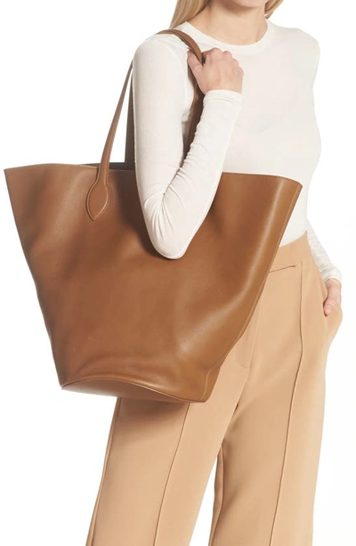 Shop Khaite The Medium Osa Leather Tote In Brown