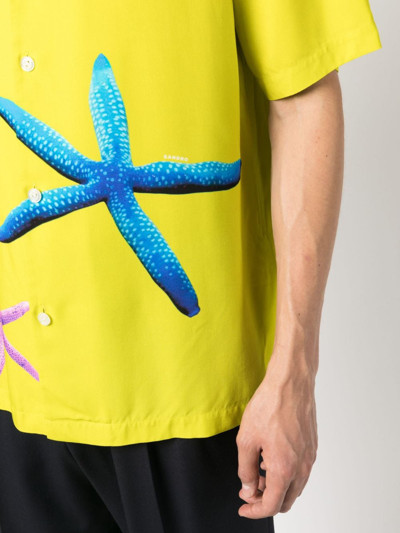 Shop Sandro Starfish-print Shirt In Grün