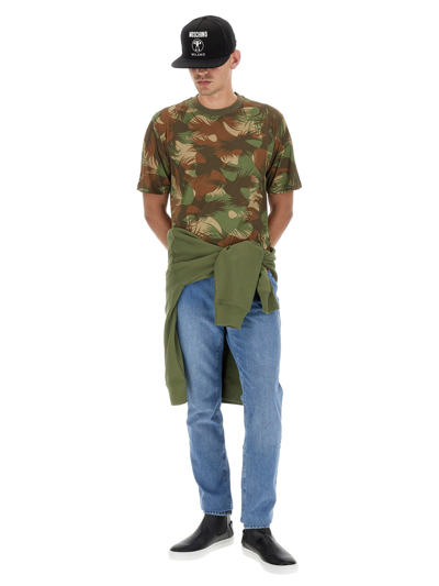 Shop Moschino Camouflage T-shirt In Verde