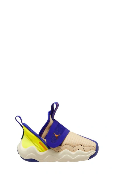 Jordan JORDAN 23/7 SE UNISEX - Zapatillas de baloncesto - team gold/vivid  orange/radiant blue/volt/coconut milk/amarillo 