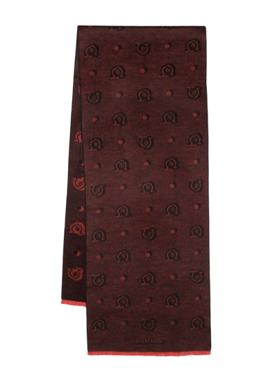 Shop Ferragamo Patterned-jacquard Silk Scarf In Rot