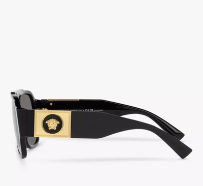 Pre-owned Versace Sunglasses Ve4436u Gb181 57mm Black / Dark Grey Polarized Lens In Gray