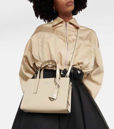 Prada Tote Re-edition 1995 Medium Aus Leder In Beige