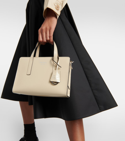 Prada Tote Re-edition 1995 Medium Aus Leder In Beige