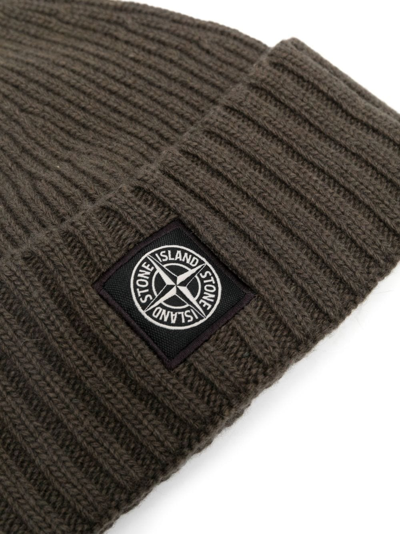 Shop Stone Island Junior Compass-badge Knitted Beanie Hat In Green