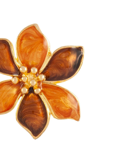 Pre-owned Susan Caplan Vintage Vintage Enamel Flower 夹扣式耳环（1980年代典藏款） In Gold