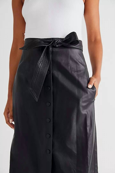 Shop Astr Lorette Skirt In Black