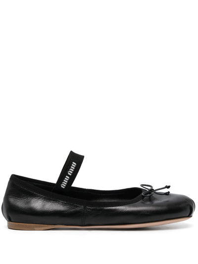 Shop Miu Miu Logo-print Leather Ballerina Shoes In Schwarz