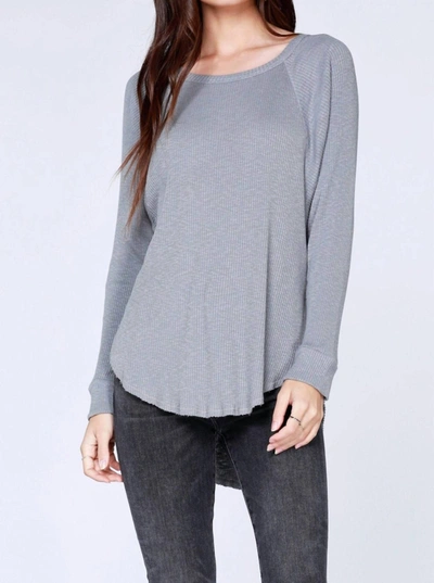 Bobi Raglan Tee In Overcast In Grey